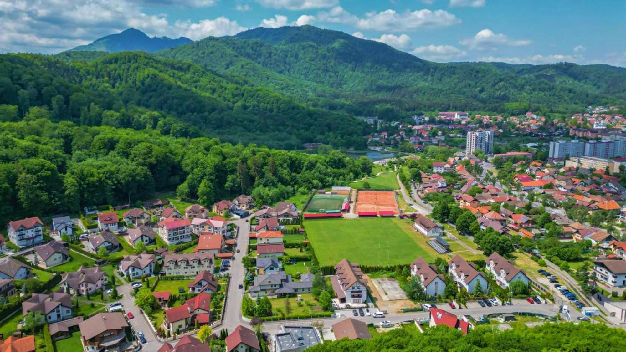 Mountain And View With Underground Parking