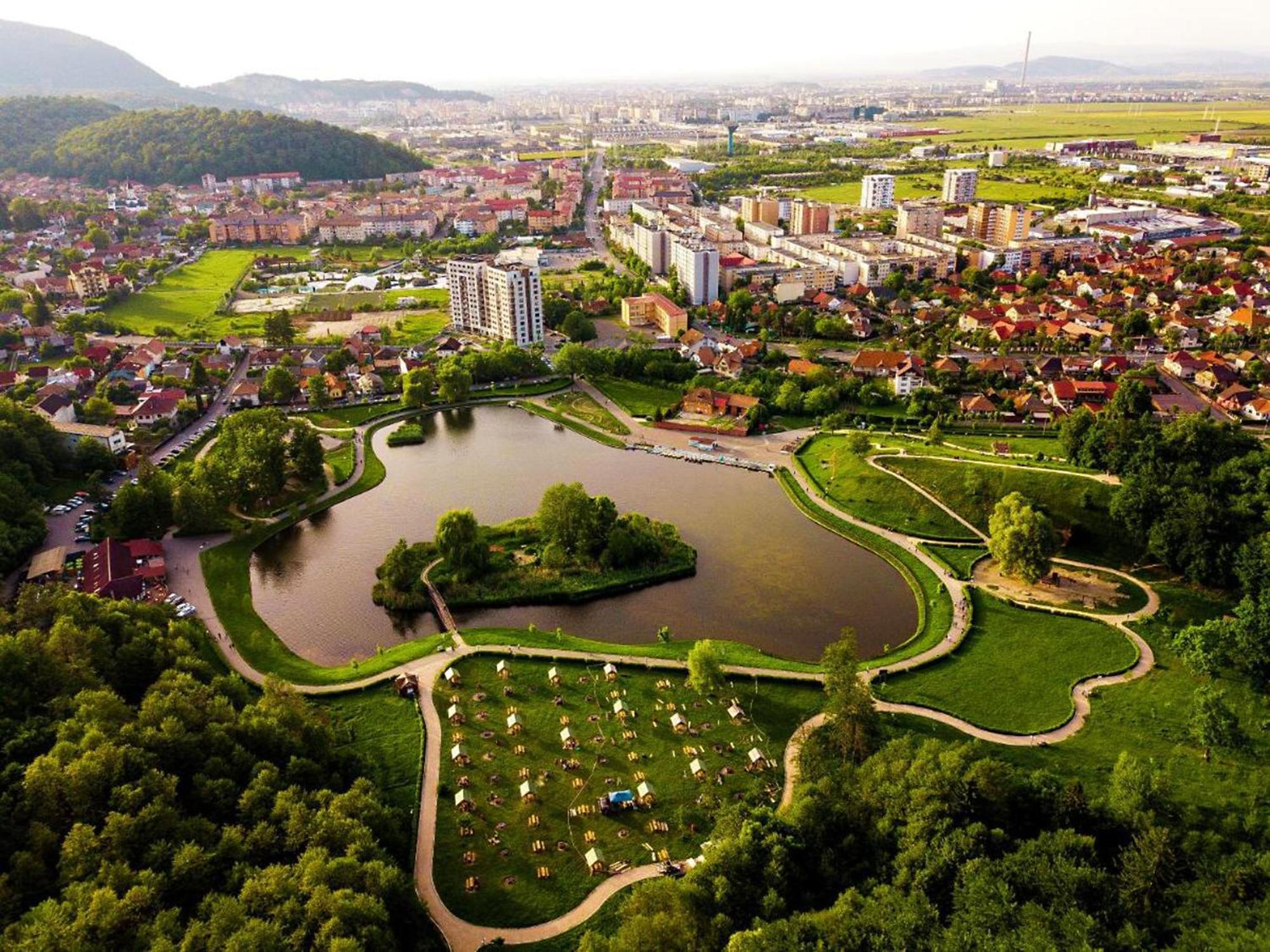 Mountain And View With Underground Parking Apartament