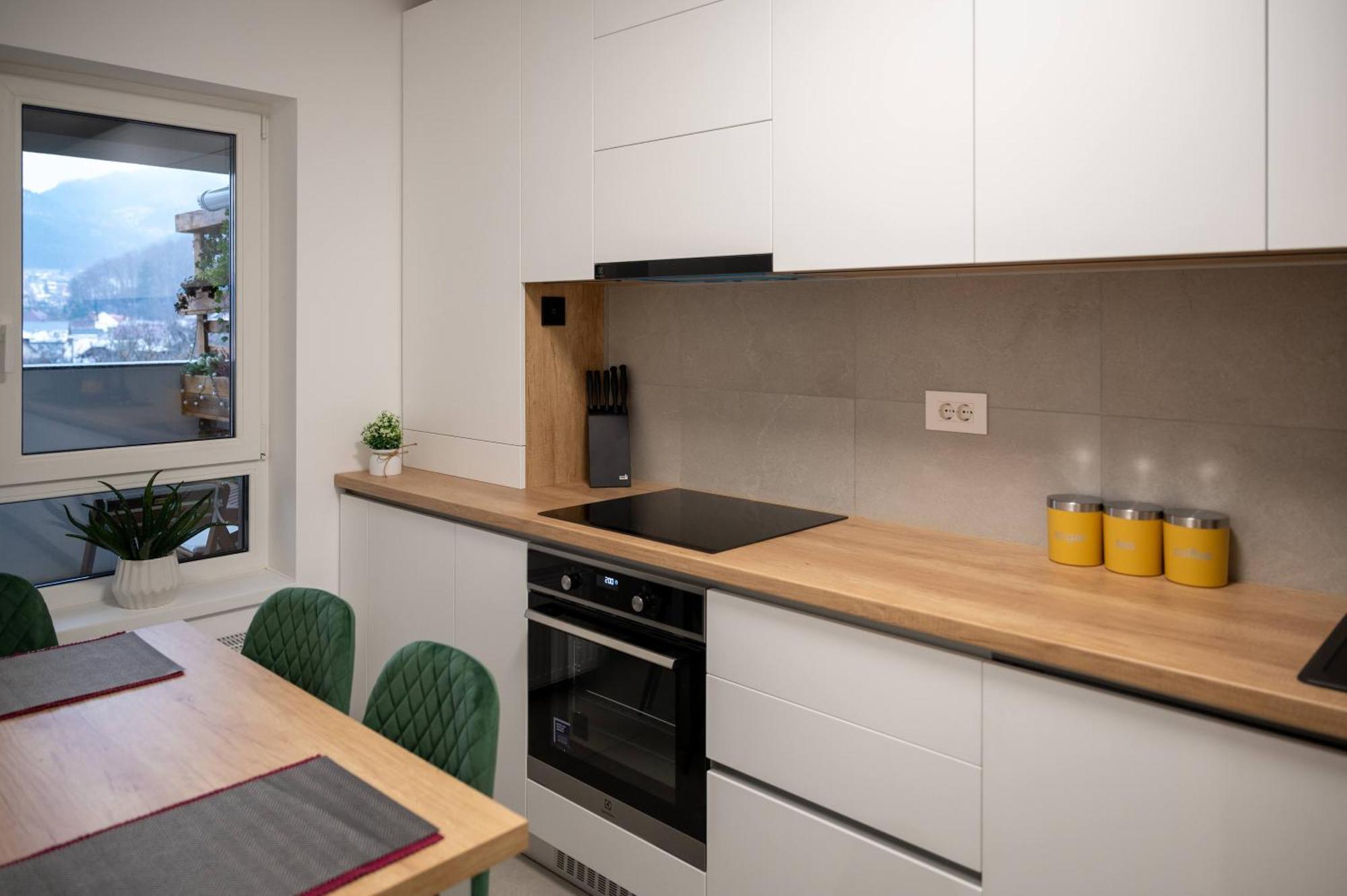 Mountain And View With Underground Parking Apartament Brașov